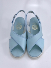 ブルーナースシューズ　
全4点