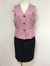 ピンクベストネイビースカート
全3点