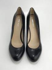 ブラックパンプス