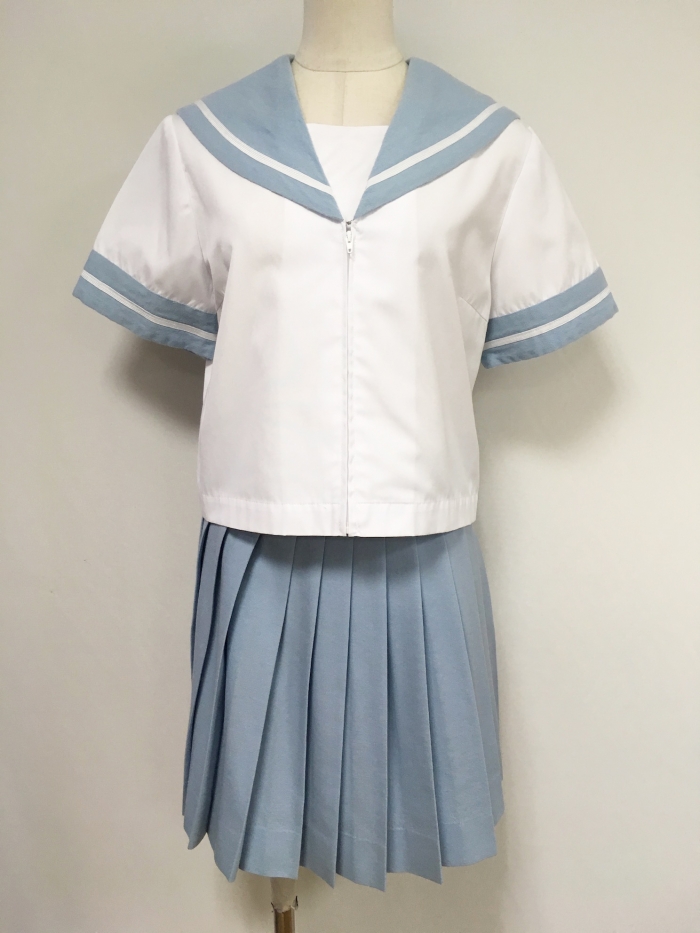 ブルー衿半袖セーラー服
全1点