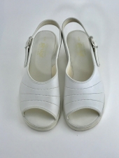 ホワイトナースシューズ
全1点