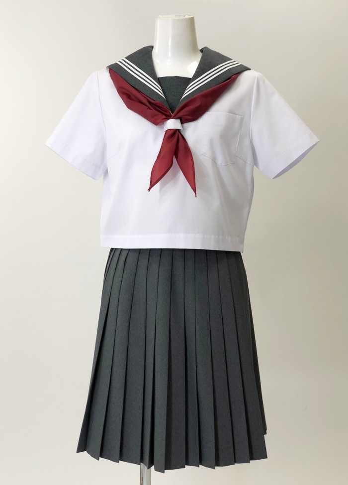 グレー衿半袖セーラー服 
全7点