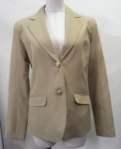 ベージュブレザー
ROSE FAN FAN
全7点