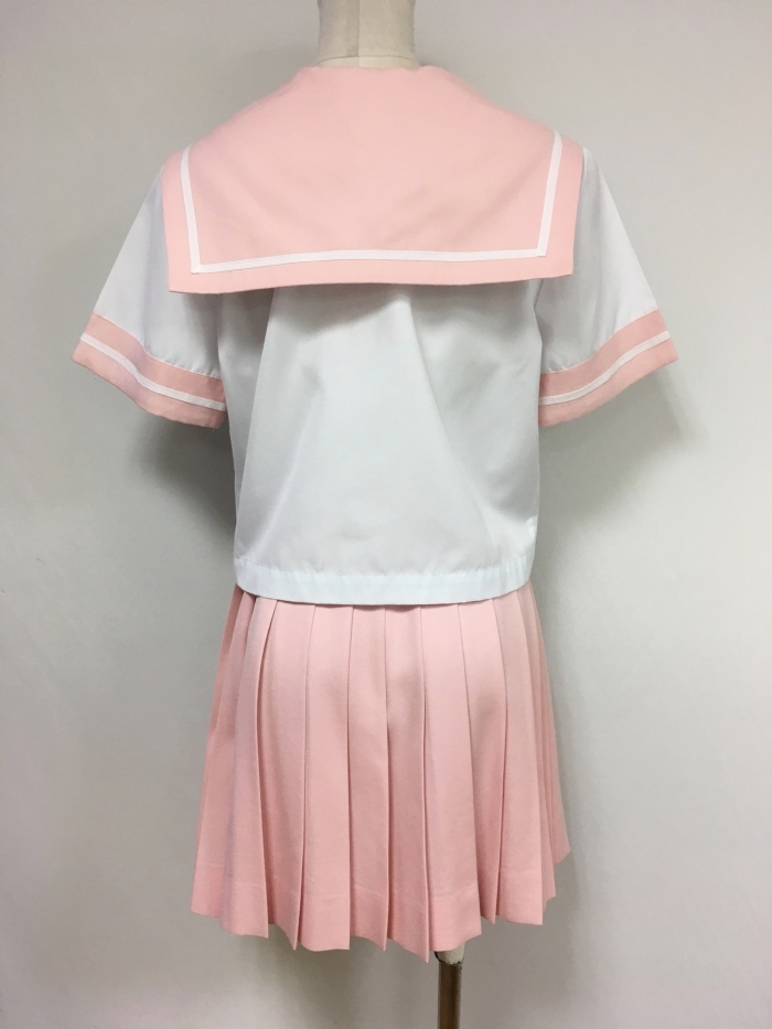 ピンク衿半袖セーラー服
全1点