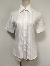 ホワイト飲食シャツ
全1点