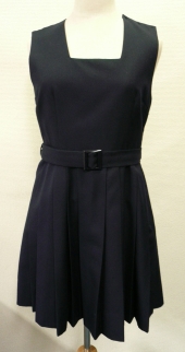 ネイビージャンパースカート
全1点