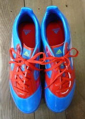 24.5cm
ブルーサッカーシューズ