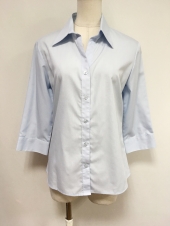 ブルーシャツ
全1点