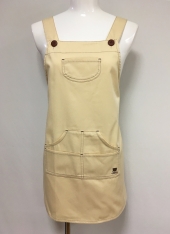 ベージュ胸当てエプロン
全1点