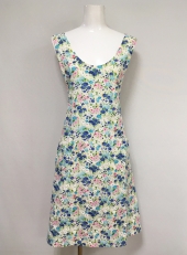 ブルー胸当てエプロン
全1点