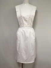 ホワイト胸当てエプロン
全1点