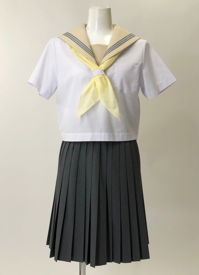 ベージュ衿半袖セーラー服
全1点