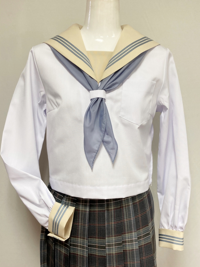 ベージュ衿長袖セーラー服
全1点