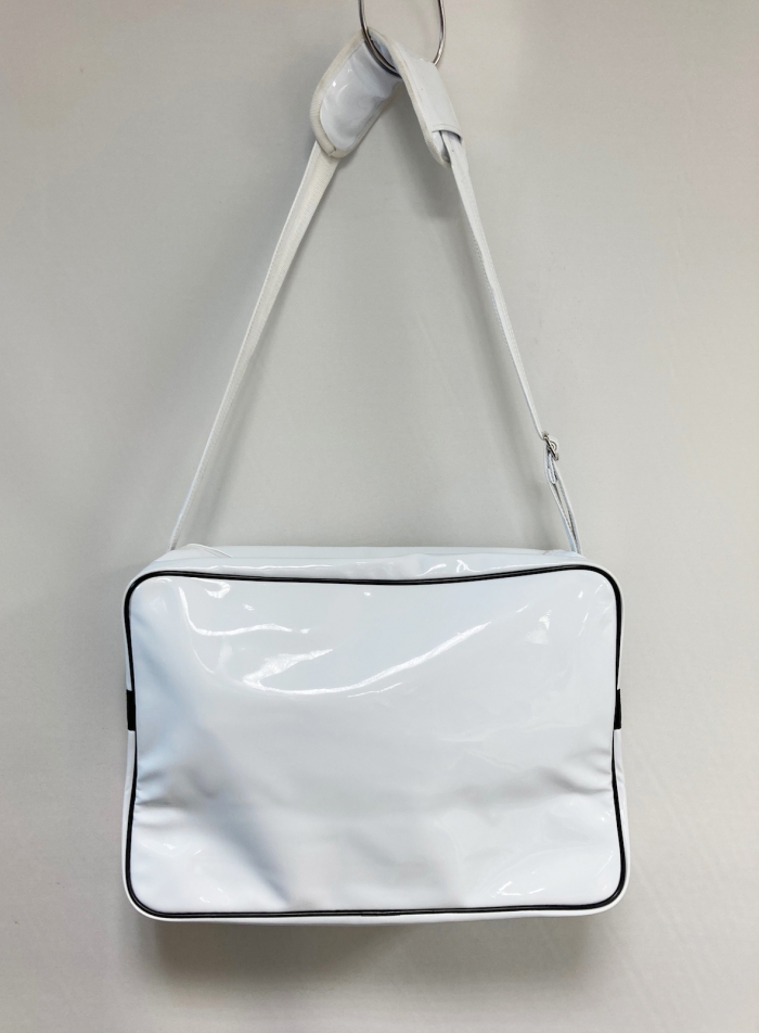 ホワイトエナメルバッグ
全1点