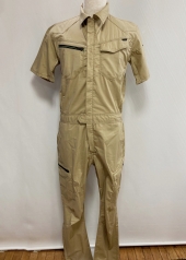 ベージュ作業服　つなぎ
全2点
