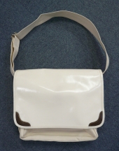 ホワイト帆布バッグ
全1点