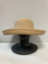 ベージュ麦わら帽子