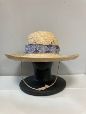 ベージュ麦わら帽子