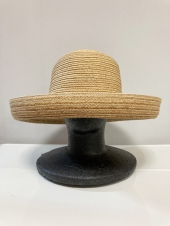 ベージュ麦わら帽子