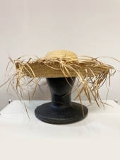 ベージュ麦わら帽子