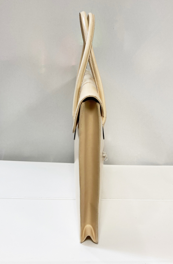 ベージュバッグ
全1点