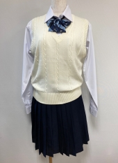 ホワイトニットベスト
全2点