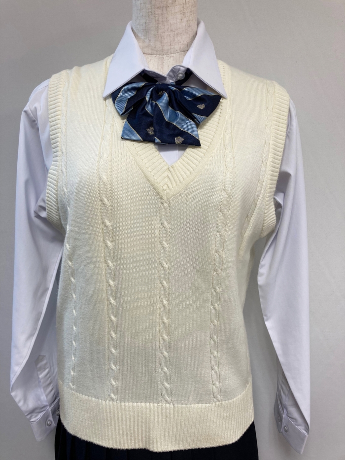 ホワイトニットベスト
全2点