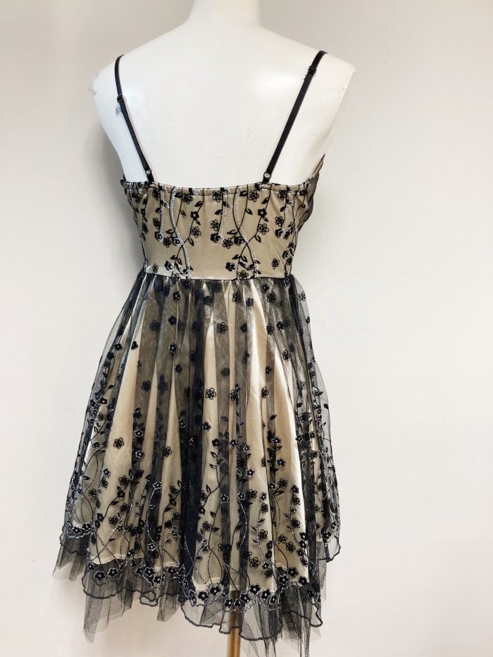 ベージュワンピース
全1点