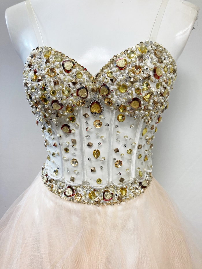 ゴールドビスチェ
ベージュスカート
全1点