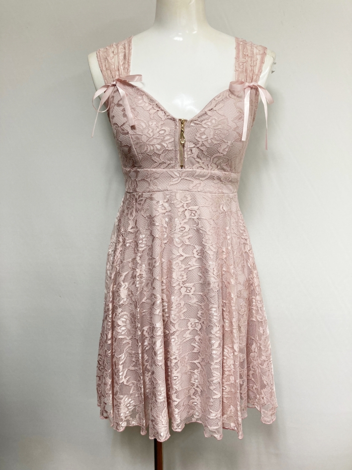 ピンクワンピース
全1点