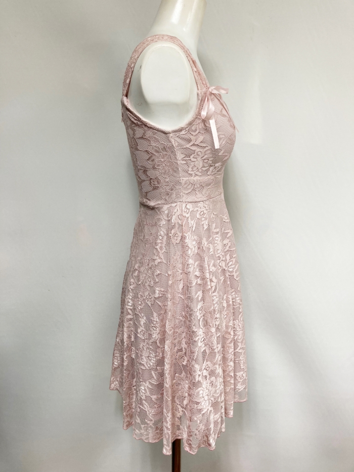 ピンクワンピース
全1点