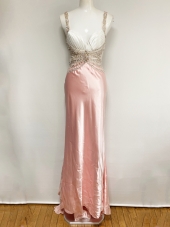 ピンクワンピース
全1点