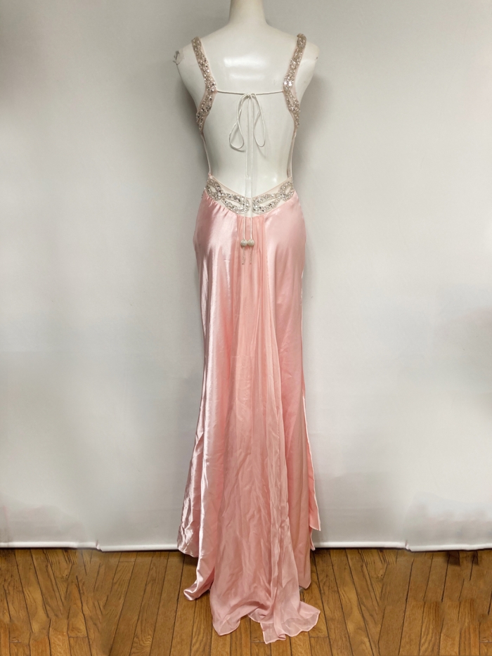 ピンクワンピース
全1点