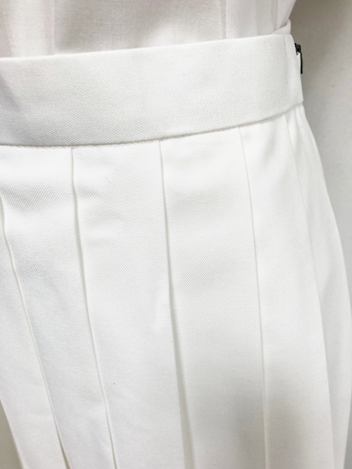 ホワイトスカート
全1点