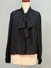 ブラックシャツ
全1点